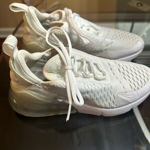 Nike Air Max 270 Kids 3.5. Will fit women Size 5.0